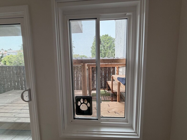 Building Photo - Cat-Friendly Condo with Private Cat Patio Enclosure + Resort-Style Amenities in Tarzana!