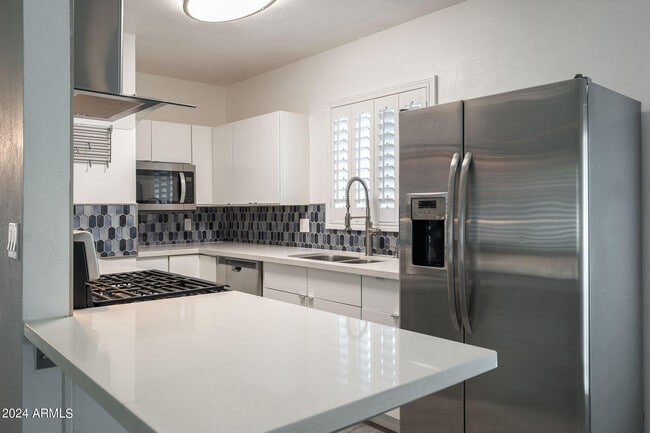 Building Photo - 512 E Roanoke Ave