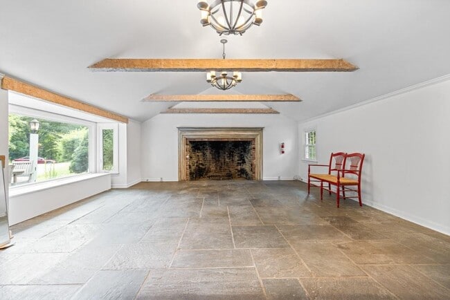 Building Photo - 62 Pound Ridge Rd