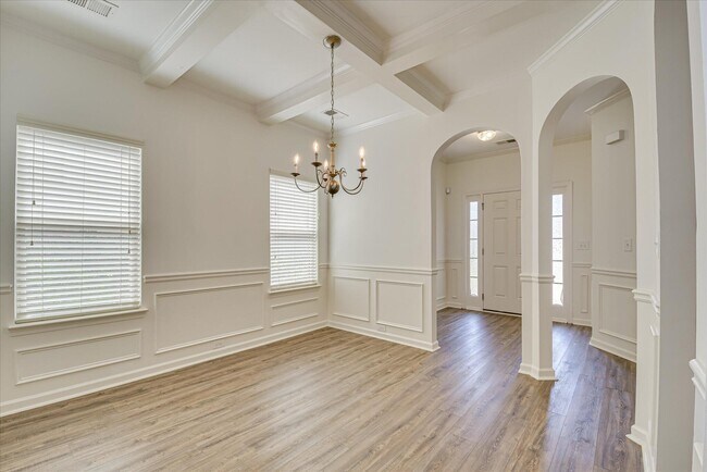 Building Photo - 476 Lory Ln