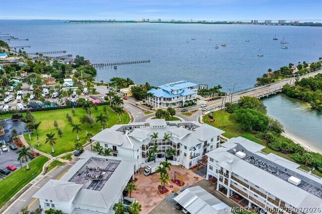 Building Photo - 3736 NE Indian River Dr