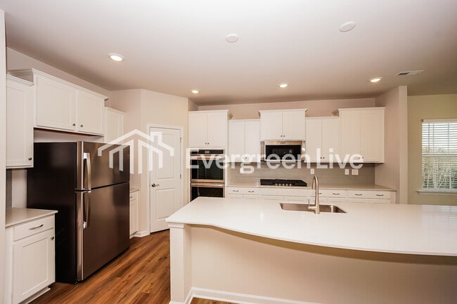 Building Photo - 6466 Fairfax Ct