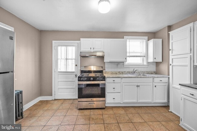 Building Photo - 123 Eastlawn Ave