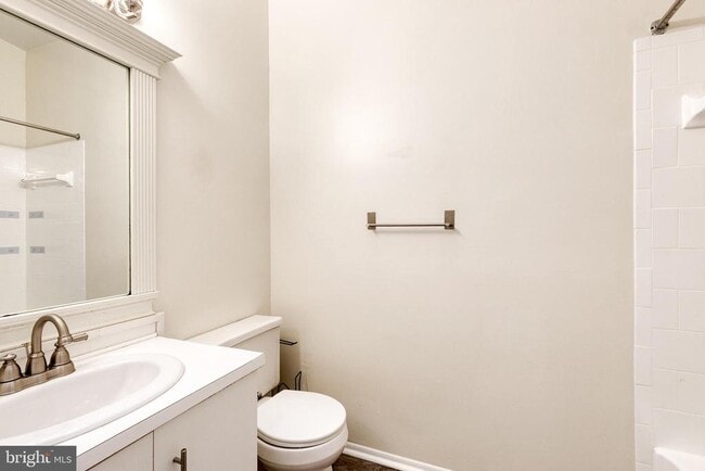 Building Photo - 8008 Valley Manor Rd