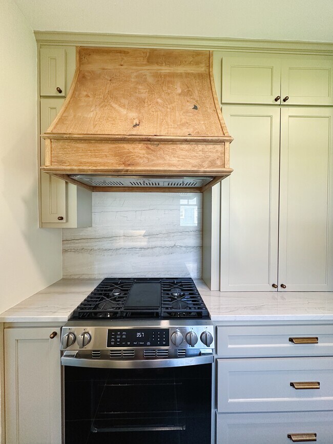 Building Photo - 2726 Sanger Ave