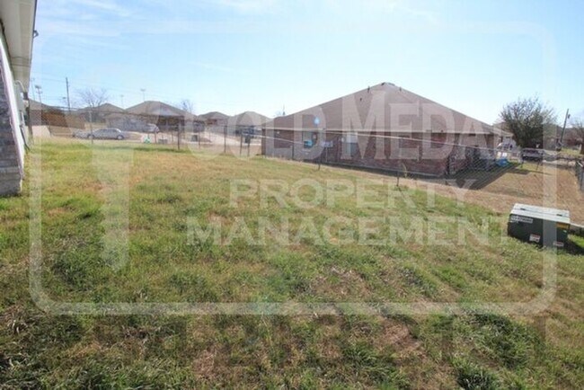 Building Photo - 2600 Lucille Dr
