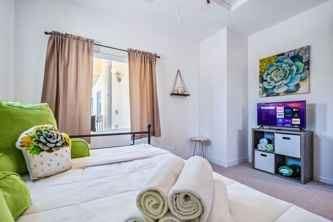 Building Photo - 3 BR + Bonus, Fully furnished, Includes Ut...