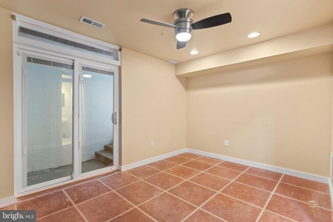 Building Photo - 220 Hollis Alley