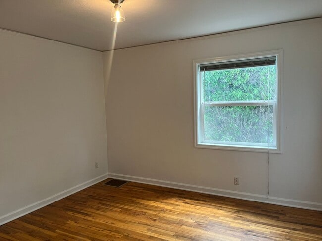Building Photo - Charming N. Portland Apartment located in the Piedmont Neighborhood!