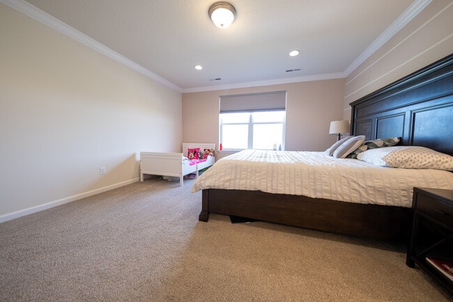 Building Photo - 5595 Queensland Ln N