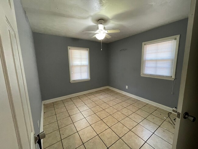 Building Photo - 817 W Marion St