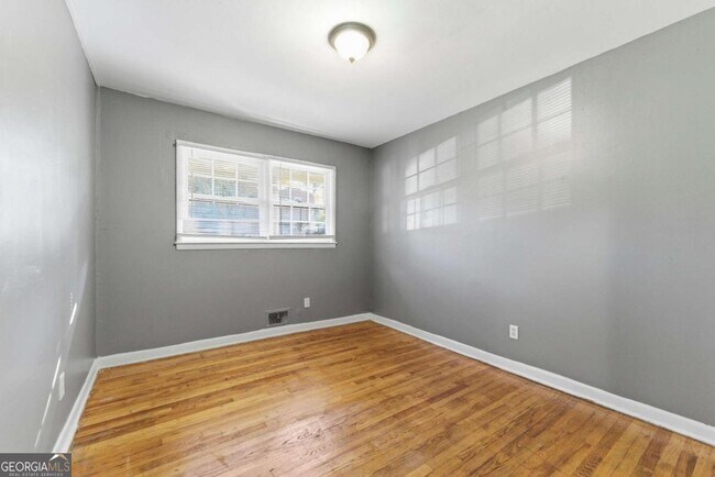 Building Photo - 1961 Valley Ridge Dr SW