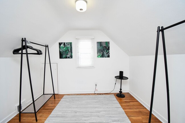 Building Photo - Cozy & Fully Furnished 1-Bedroom Near Sanf...