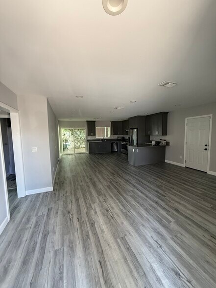 Building Photo - 8225 Ben Ave