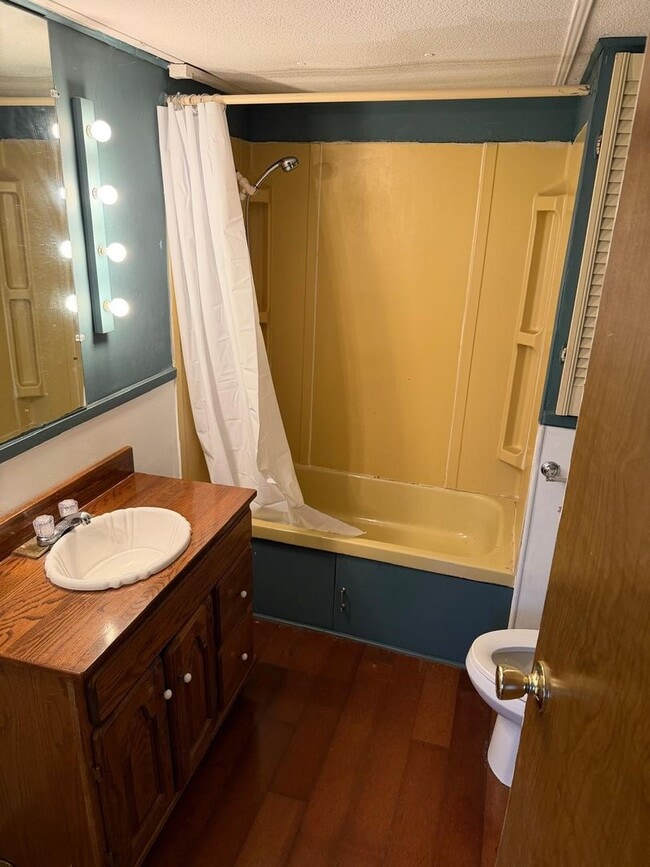 Building Photo - AVAILABLE NOW!