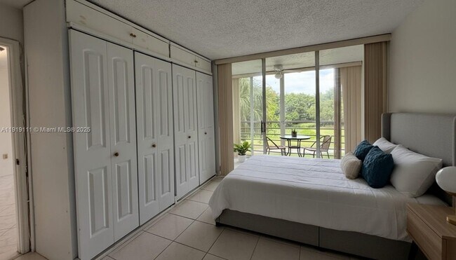 Building Photo - 9430 Tangerine Pl