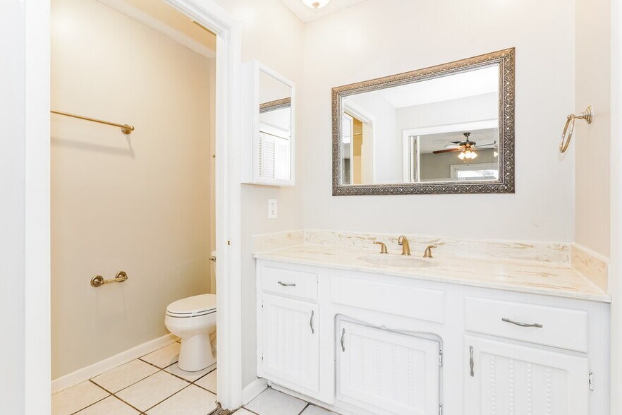 Building Photo - 204 Redondo Ct N