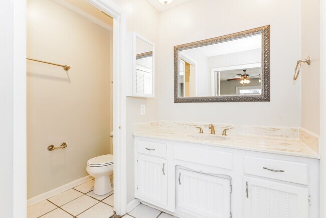 Building Photo - 204 Redondo Ct N