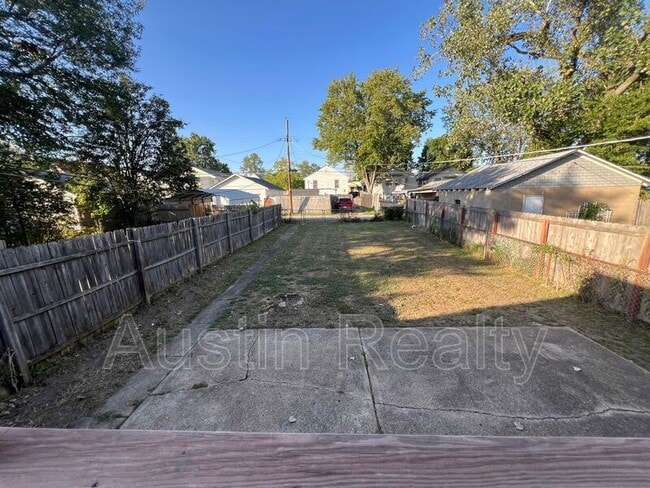 Building Photo - 6221 Fyler Ave