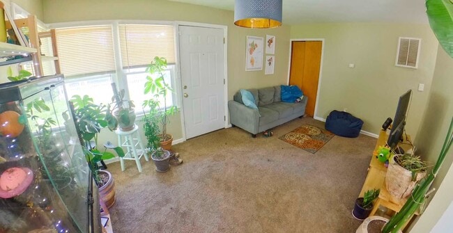 Building Photo - 3D Tour Available - Washer & Dryer Included + Pet-Friendly + Off-Street Parking! Available July 3rd!