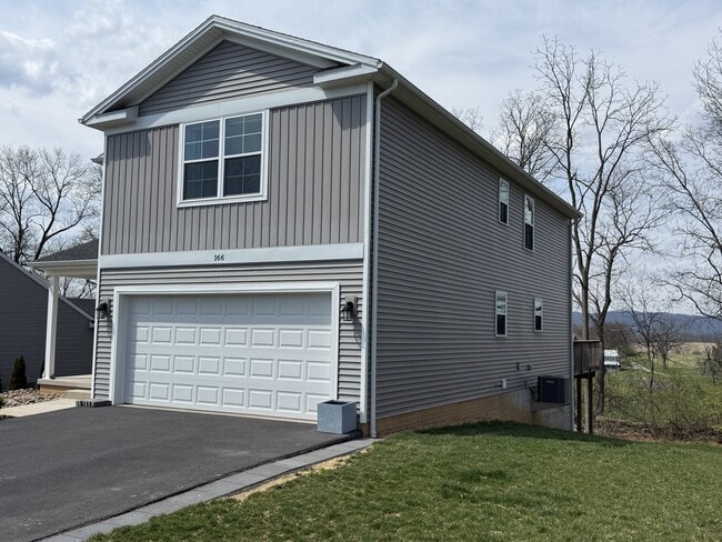 Building Photo - 166 Gwenedd Ln