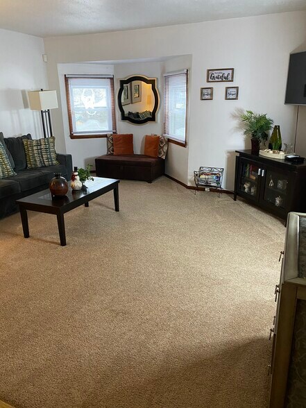 living room - 539 Plymouth Ave