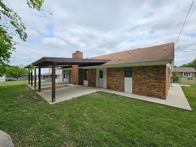 Building Photo - 3201 Paintrock Dr
