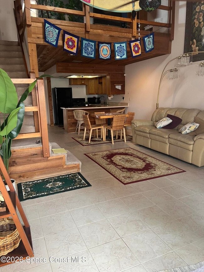 Building Photo - 8154 Ridgewood Ave