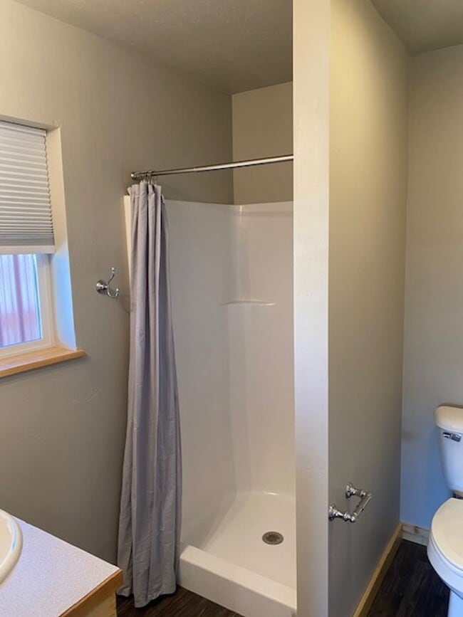 Building Photo - Newer Build - Immaculate 4-5 bed 3.5 Bath Townhouse