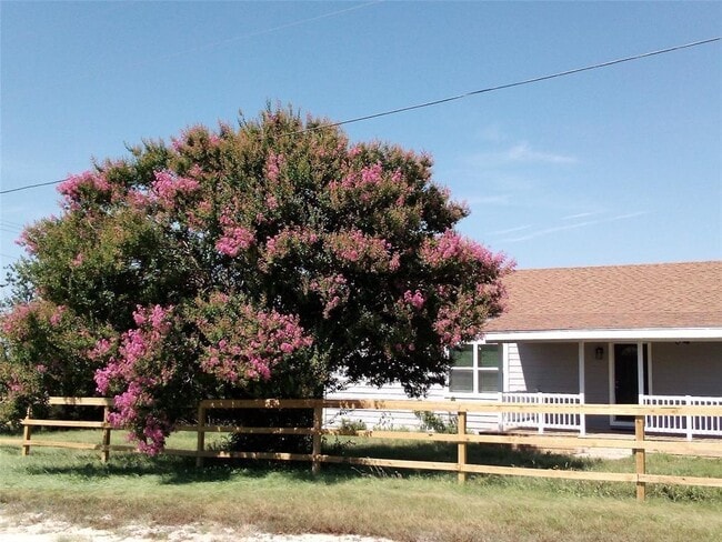 Building Photo - 51 Private Rd 901