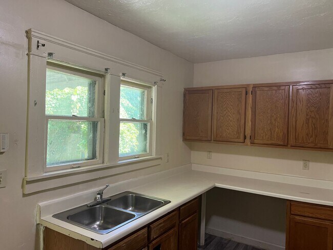 Building Photo - 3bd Single Cash Pay/Section 8