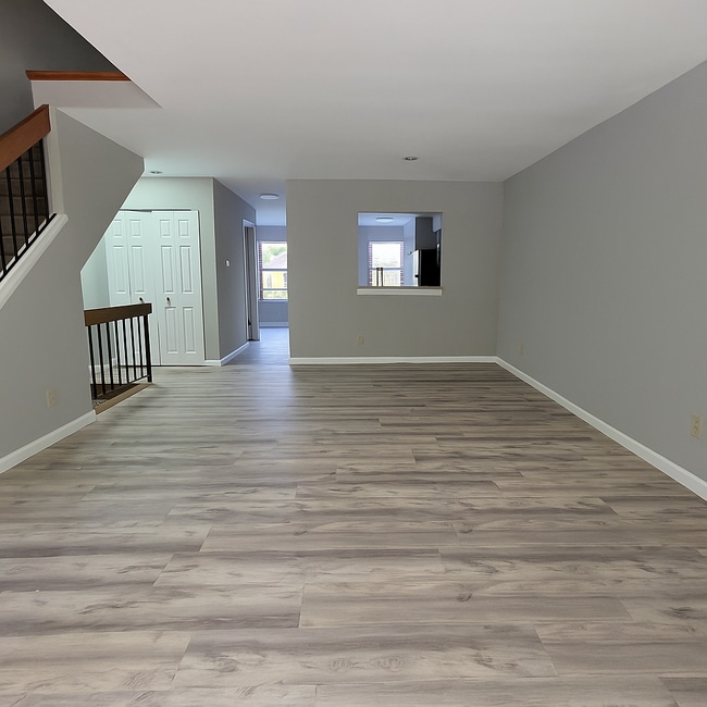 Building Photo - 813 Forest Trace Dr