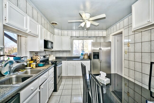 Building Photo - 7014 Kilbourn Ave