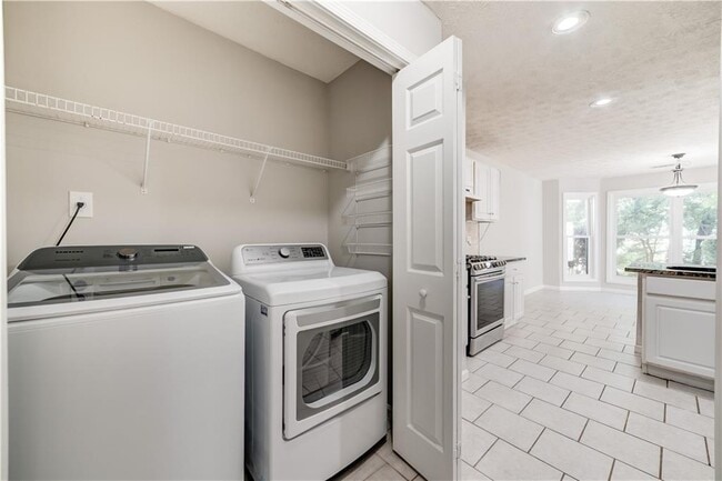 Building Photo - 3171 Avensong Village Cir