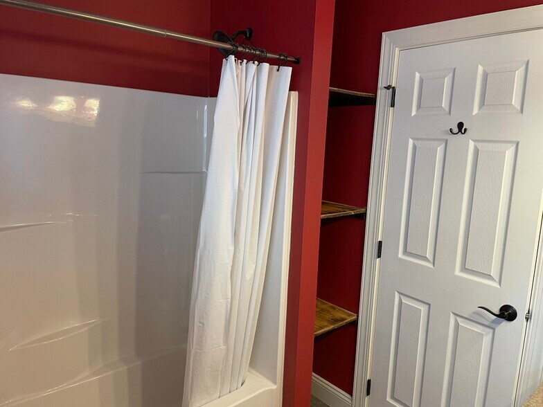Guest Bath - 5837 Rockhill Rd