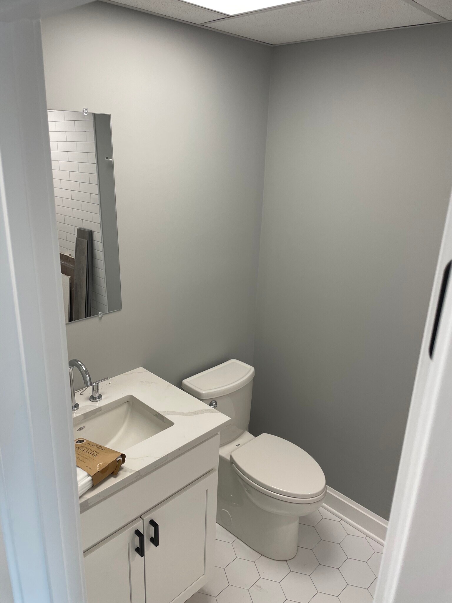 Building Photo - 127 Tunxis Hill Rd