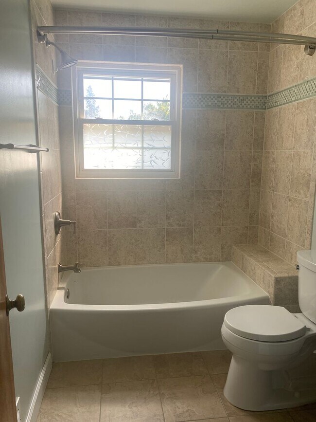 Building Photo - NICE  3BR RAMBLER CLOSE TO NIH