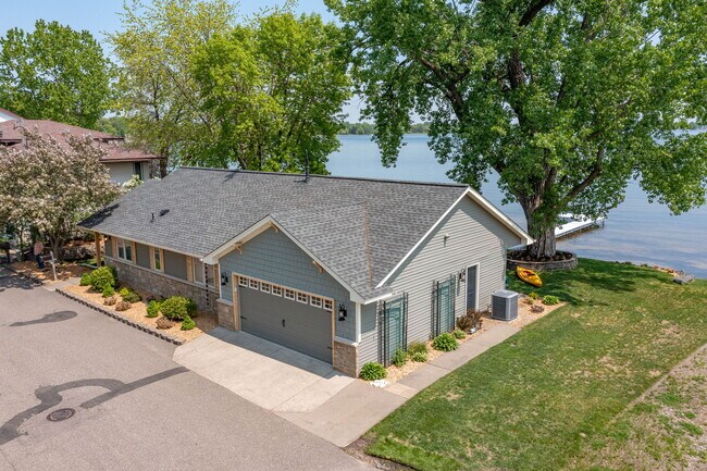 Building Photo - 21253 Lake George Blvd