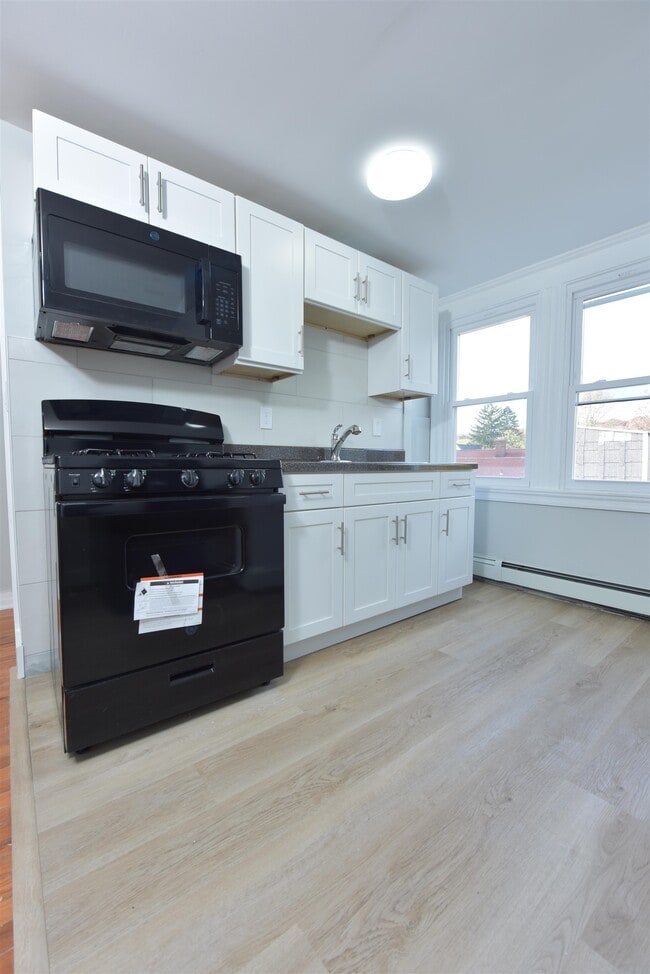 Building Photo - 173 Watson Ave