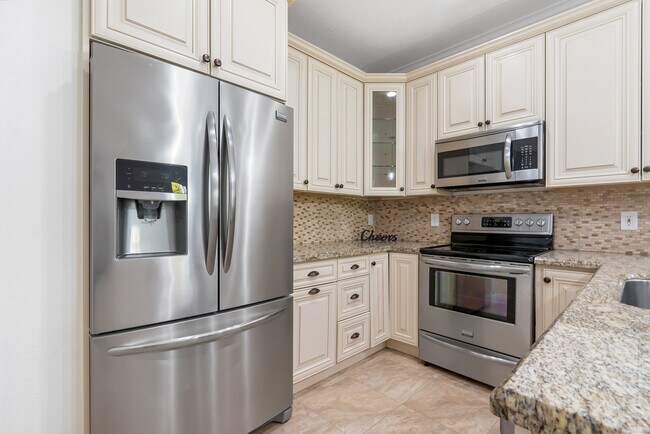 Building Photo - 5611 NW 118th Dr