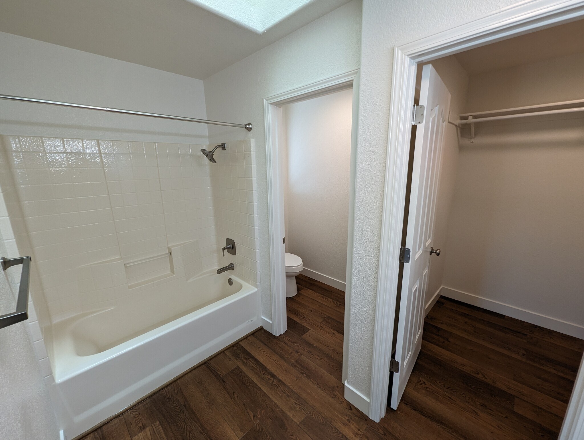 Master bathroom - 225 Shadowrun Ct