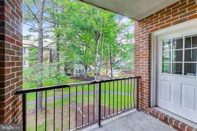 Building Photo - 18310 Streamside Dr