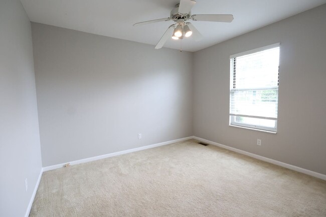 Building Photo - 622 Rustic Valley Dr