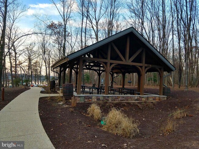 Building Photo - 517 Pebblebrook Ln