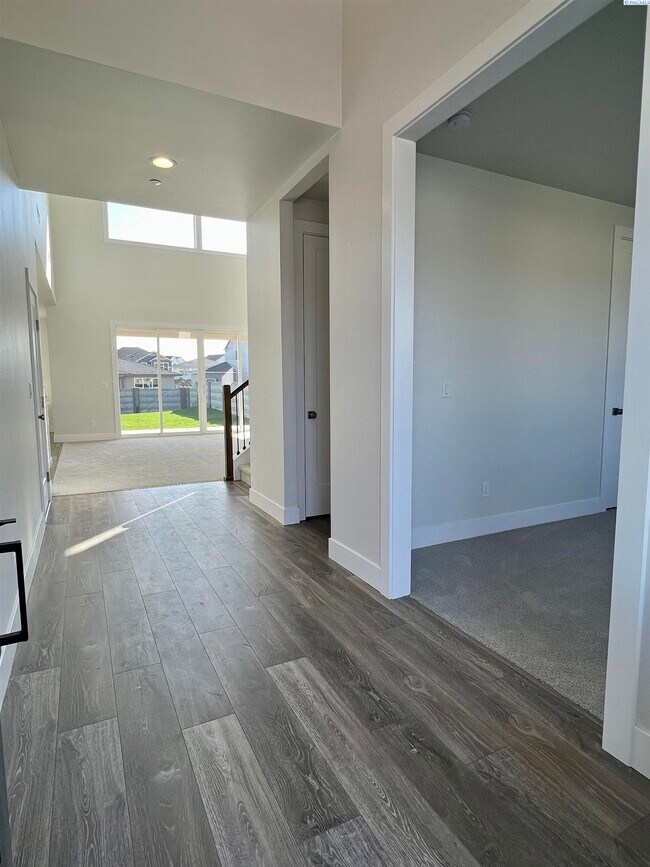 Building Photo - South Richland For Rent