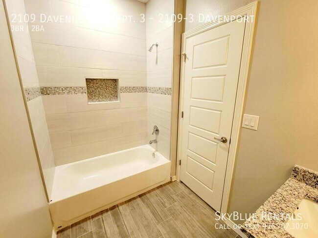 Building Photo - 2109 Davenport St