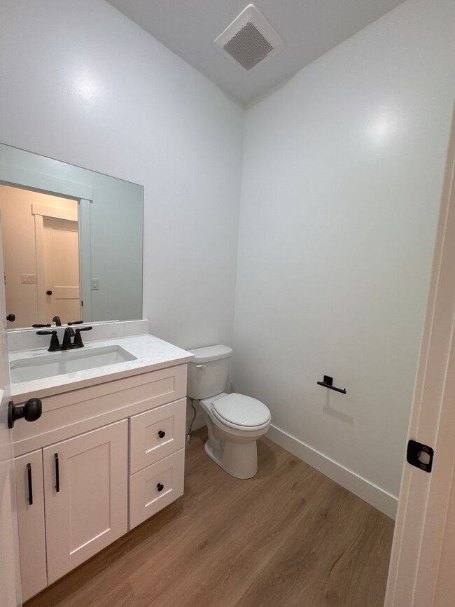 Building Photo - 729 W 350 N