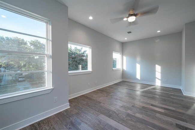 Building Photo - 1328 W 23rd St