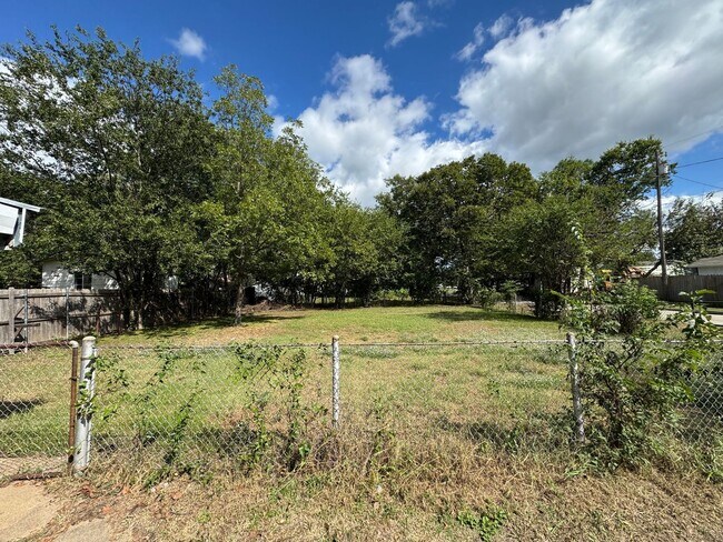 Building Photo - Three bedroom two bath home with central heat and air, large fenced backyard, and carport!