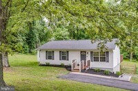 Building Photo - 3757 Hunting Creek Rd